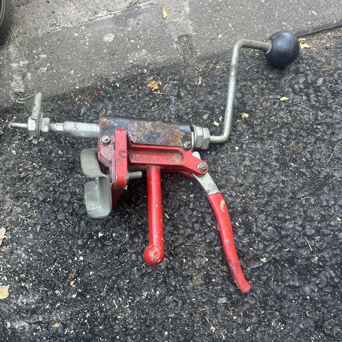 Spiral tile hole cutter clamp - tile,